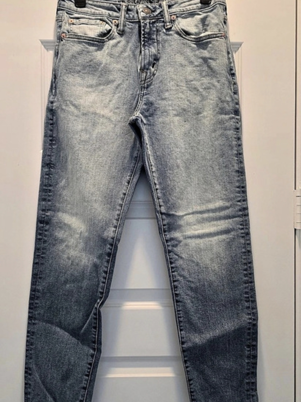 American Eagle Athletic Fit Straight Leg Jeans in Blue Waist 28 x 30 Like New